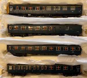 R2946 BR 4 VEP Class 423 Train Pack DCC Ready